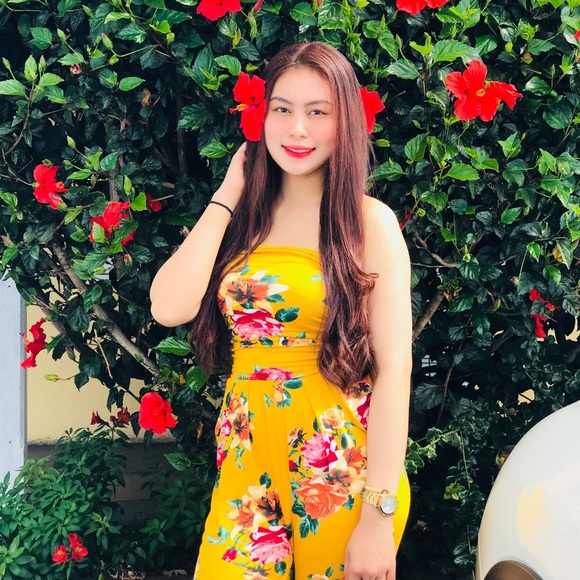 Dresses & Skirts - Yellow floral overall jumpsuit